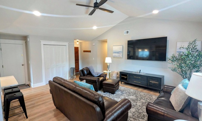 McKinleyville Casa | The Sutter Escape - NEW!