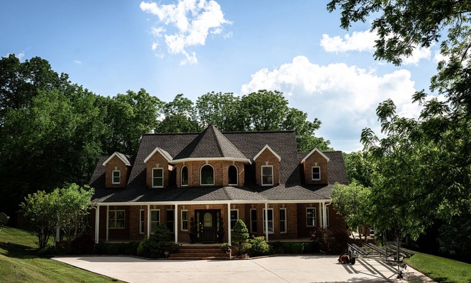 Normandy Casa | The Swan House: Private, Peaceful, and Picturesque Lakefront Property