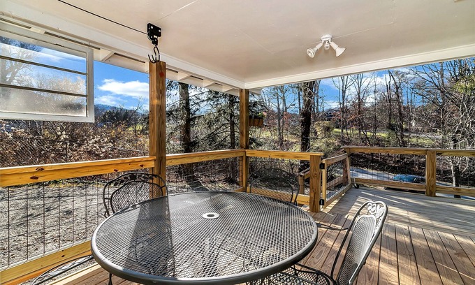 Swannanoa Casa | The Swannanoa Suite