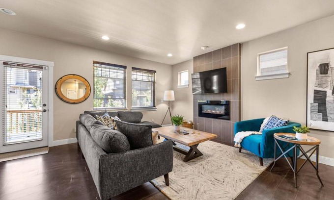 Cedar Hills Casa | The Swoosh House