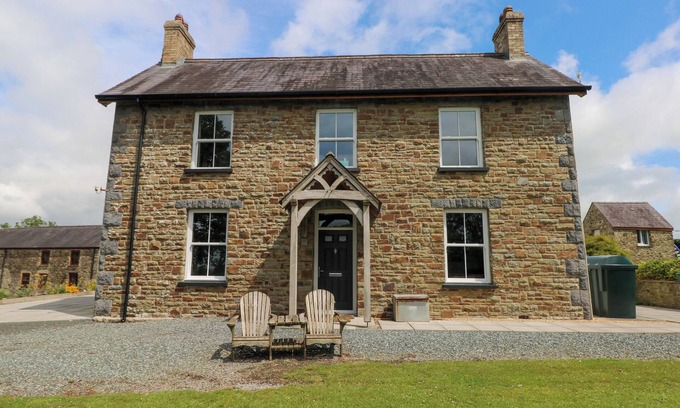 Narberth Casa | THE SYCAMORES, pet friendly, with open fire in Narberth