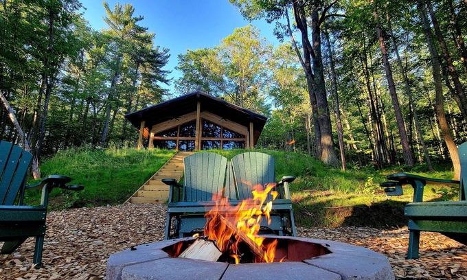 Hayward Chalet De Esquí | The Sylvan Chalet, Modern, Lakefront, Private, Refined, Close to Trails,