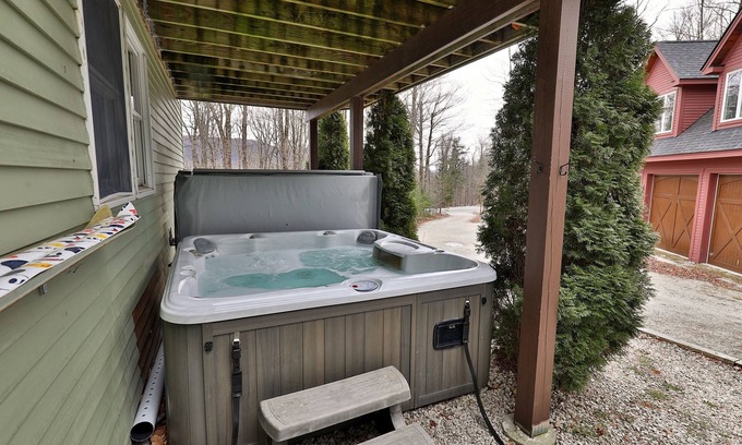 Killington Casa | The Tanglewood Lodge: Amazing Ski Home For Groups. Hot Tub. Close To Killington Resort! 4 Bedroom Home