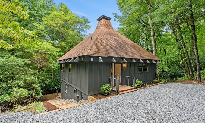 Brevard Cabina | The Tea House at Connestee Falls
