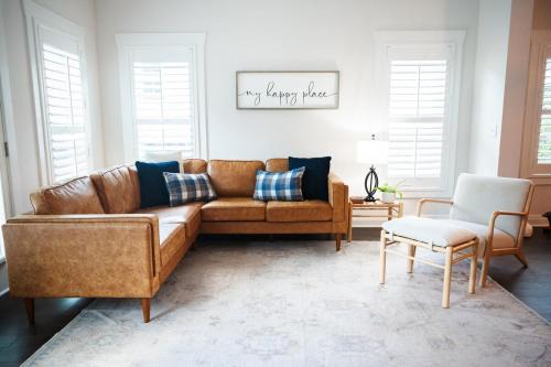 North Nashville Casa | The Teal Door Cottage-Spacious home with Kingsuite