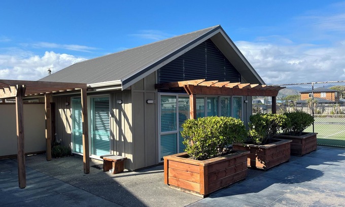 Waikanae Casa | The Tennis Pavilion @ Longshore: spa + piscina + playa