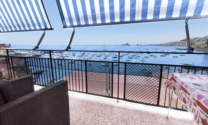 Capo Mulini Apartamento | LA TERRAZA DE CAPOMULINI casa panorámica sobre el mar de Acireale al pie del Etna