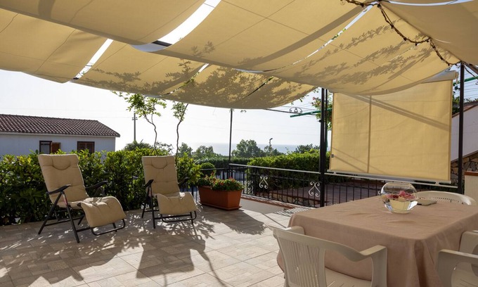 Cucco-Riviere Apartamento | The Terrace on the Island, modern house with sea view equipped with all amenities