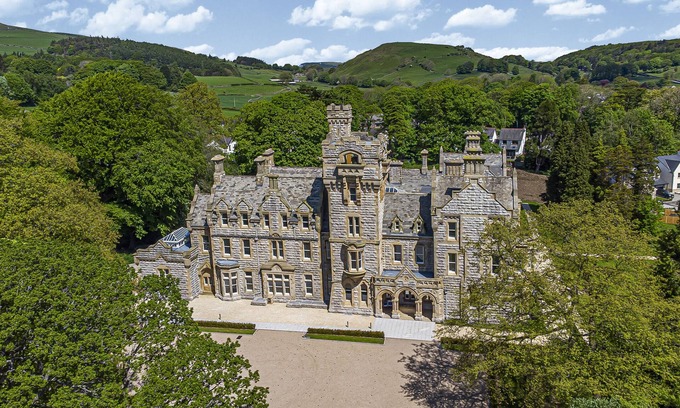 Newland Near Ulverston Cabaña | THE THEOBOLD SUITE STONE CROSS MANSION, family friendly in Ulverston
