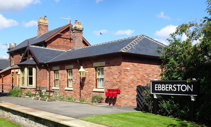 Allerston Cabaña | THE TICKET OFFICE ALLERSTON, romantic in Thornton-Le-Dale