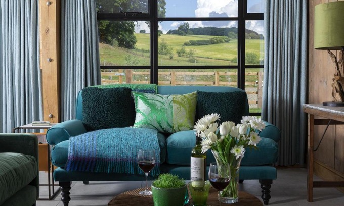 Downton on the Rock Casa | The Timber Barn