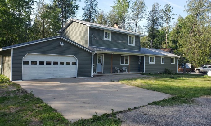 Deep River Township Casa | The Timberwolf Retreat
