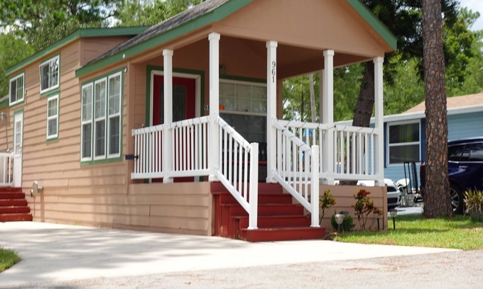 Kissimmee Cabaña | The Tiny Farmhouse BIG Comfort! Pool access