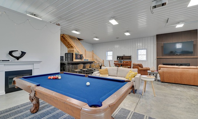 Canandaigua Casa | The Toasted Marshmallow Ski & Lake Game Barn