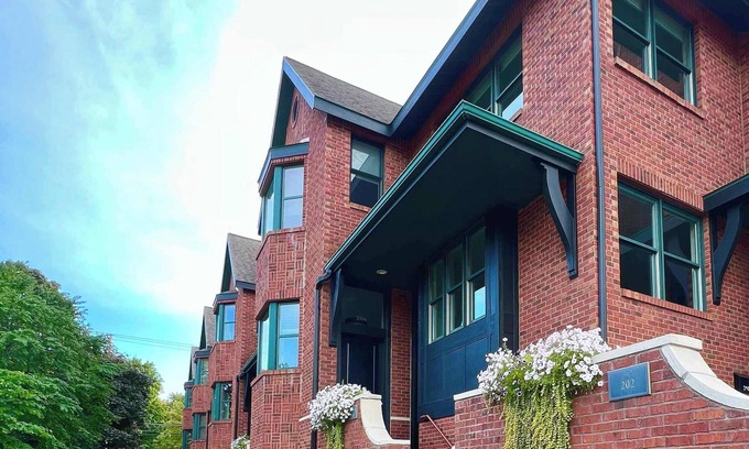 Traverse City Casa | The Townhouse in the Heart of Traverse City