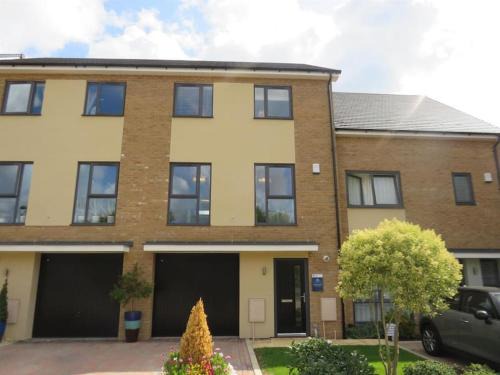 Peterborough Casa | The Townhouse @Thorpe Road