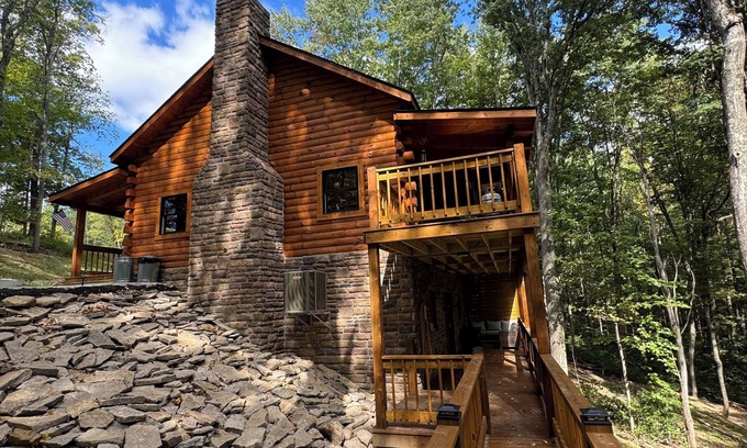 Laurelville Cabina | The Tradesman: Brand New, Custom Built Log Cabin in The Hocking Hills