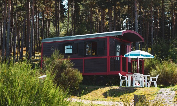 Usson-en-Forez Casa | La Roulotte: 4 personnes -Caravana-Confortable-Vista al Lago-Baño con ducha