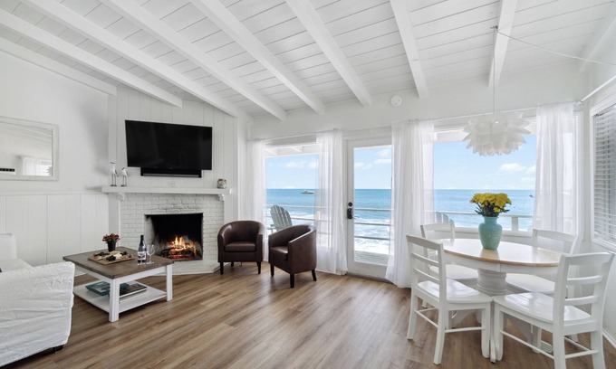 Eastern Malibu Casa | Malibu Carbon Beach Oceanfront Bungalow Doce