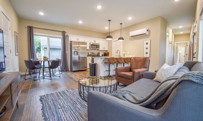 Fayetteville Casa | The Traveler - 3 mi to DT Fayetteville and UofA