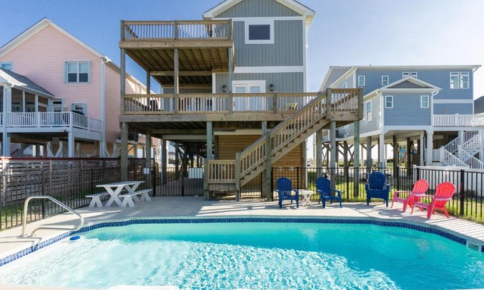 Long Beach Casa | The Treasure Chest by Oak Island Accommodations