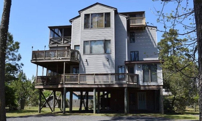 Piney Island Casa | The Tree House-Close to Beach Beautiful Views!