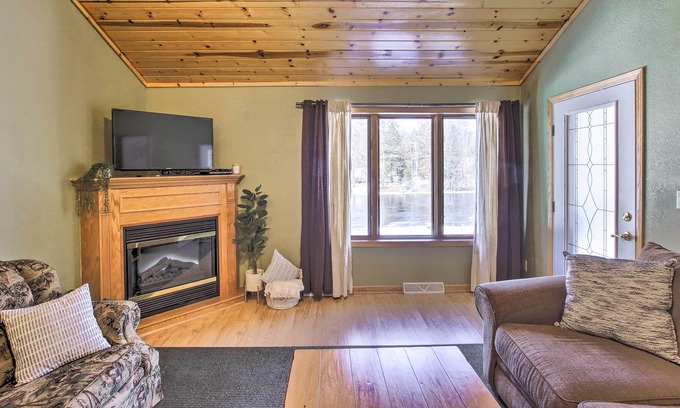 Goodman Condominio | 'The Tree House' Condo w/ Private Boat Dock!