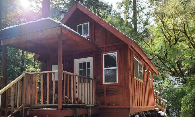 Cazadero Cabina | "The Treehouse" Cabin on 275 acres with Private Hiking Trails, Wineries nearby.