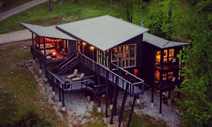 Smithville Cabina | The Treehouse of Center Hill Lake