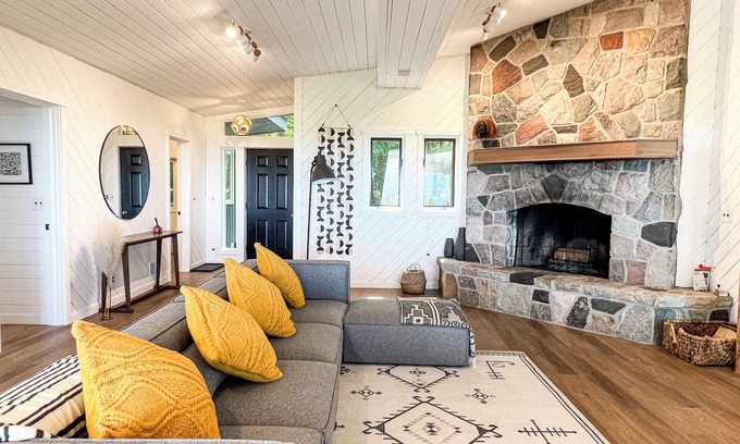 Harbor Springs Cabaña | The Treehouse @ Old Trail | Tunnel of Trees | Lake Michigan Access