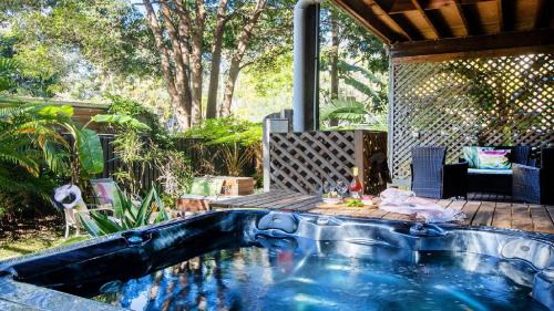 Pearl Beach Casa | The Treehouse -Pet Friendly, Heated Spa