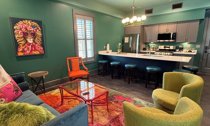 Biloxi Casa | The Treehouse @ The Pullman House, Downtown Ocean Springs Condo w/Pool