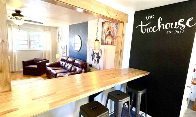 Bowie Casa | The Treehouse | Walking distance to LCU 2/1