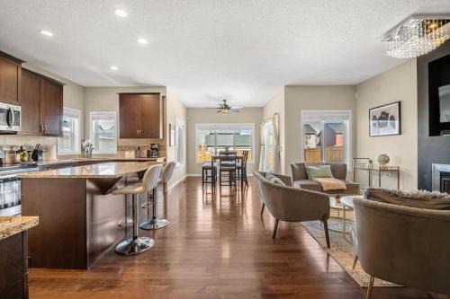 Southeast Calgary Casa | The Trenta - 4BD 3BA 2 Kitchen Stunner
