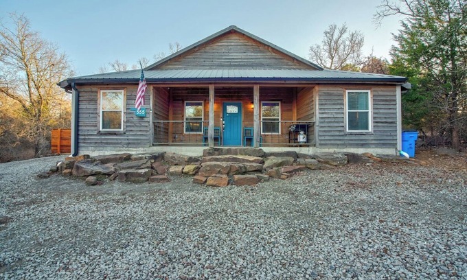 Longtown Cabina | The Triple Nickel · Picturesque & Spacious Haven~Hot Tub & Fire Pit!