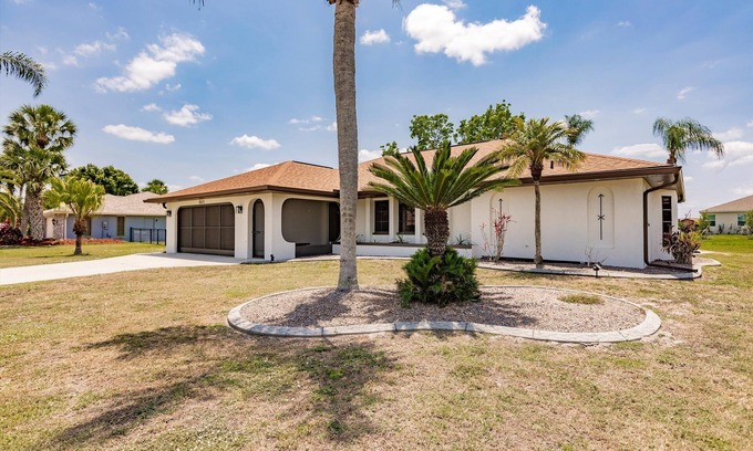 Deep Creek Casa | The Tropical House - heated pool / 3 bed, 2 bath