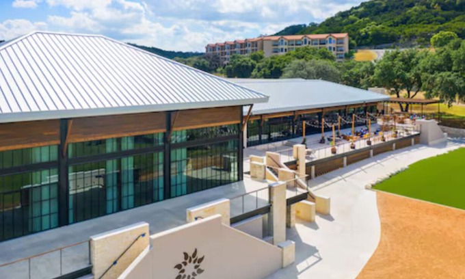 Boerne Condominio | The Troubadour at Tapatio Springs Resort- Golf, Swimming Pool, Restaurant & Bar.