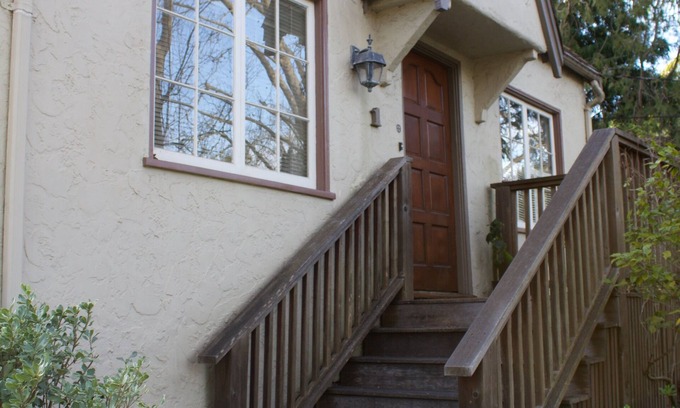 San Anselmo Casa | The Tudor Rose - A classy, comfortable getaway