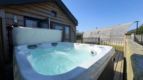 Crieff Apartamento | The Tummel Lodge with Hot Tub in Crieff