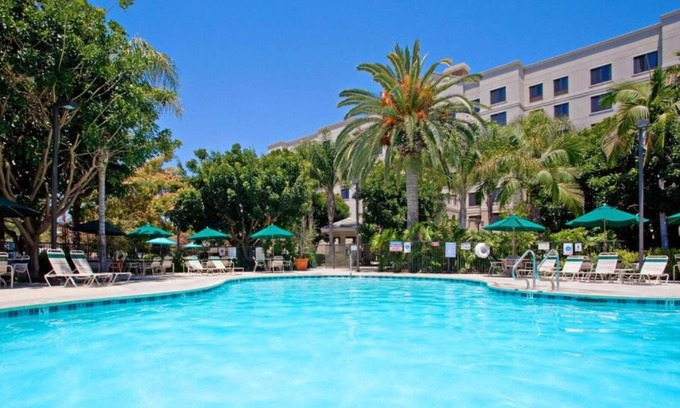 Anaheim Resort Complejo | The Ultimate Destination for a Fun-Filled Anaheim Adventure w/ Free Breakfast!