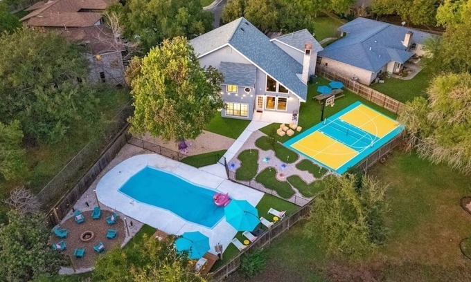 Wetmore Casa | The Ultimate Getaway: Pool, Pickleball, Mini Golf