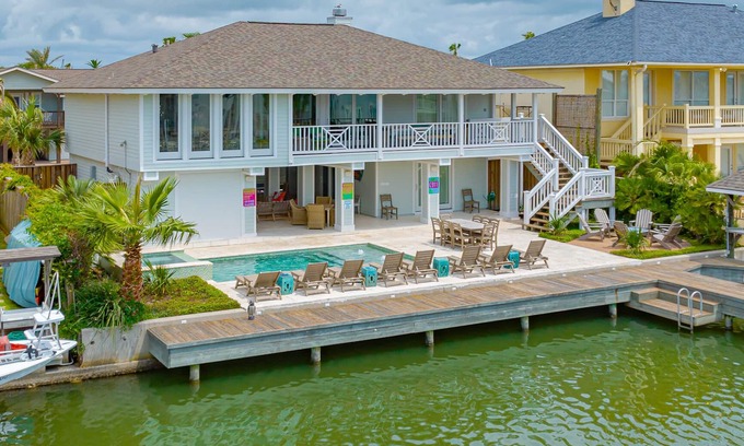 Key Allegro Casa | La mejor escapada de lujo con hermosas vistas al canal y una fabulosa piscina