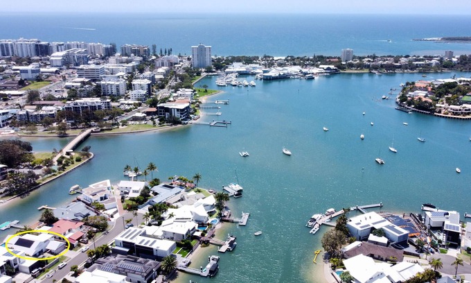 Mooloolaba Casa | The Ultimate - Waterfront Luxury at Mooloolaba ZC2