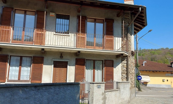 Brovello-Carpugnino Casa | The Umbrella Cat - Lake Maggiore