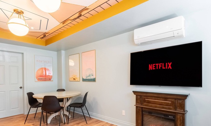 Ahuntsic Apartamento | The Unforgettable | Metro | AC | TV | Renovated