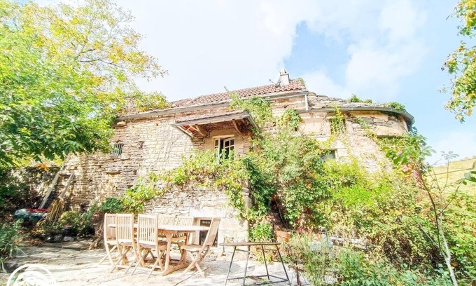 Calvignac Casa | The unusual tower gîte