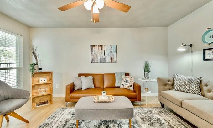 Old East Dallas Apartamento | The Urban Nook Arboretum Tickets Included