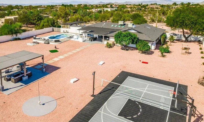 North Scottsdale Casa | This house is a 5 bedroom(s), 3.5 bathrooms, located in Scottsdale, AZ.