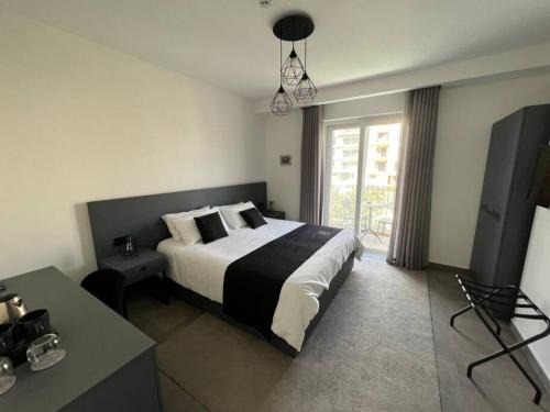 Ta' Giorni Casa | The Valley Room 8 condo with parking on premises