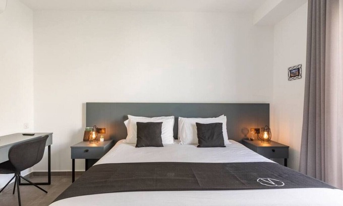 Ta' Giorni Condominio | The Valley Room 7 condo with parking on premises